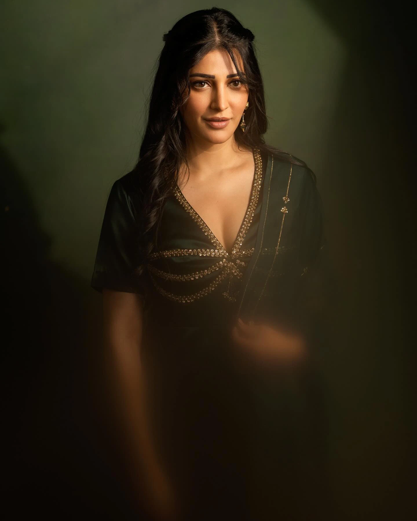 Shruti Haasan Shines in Simple Dress