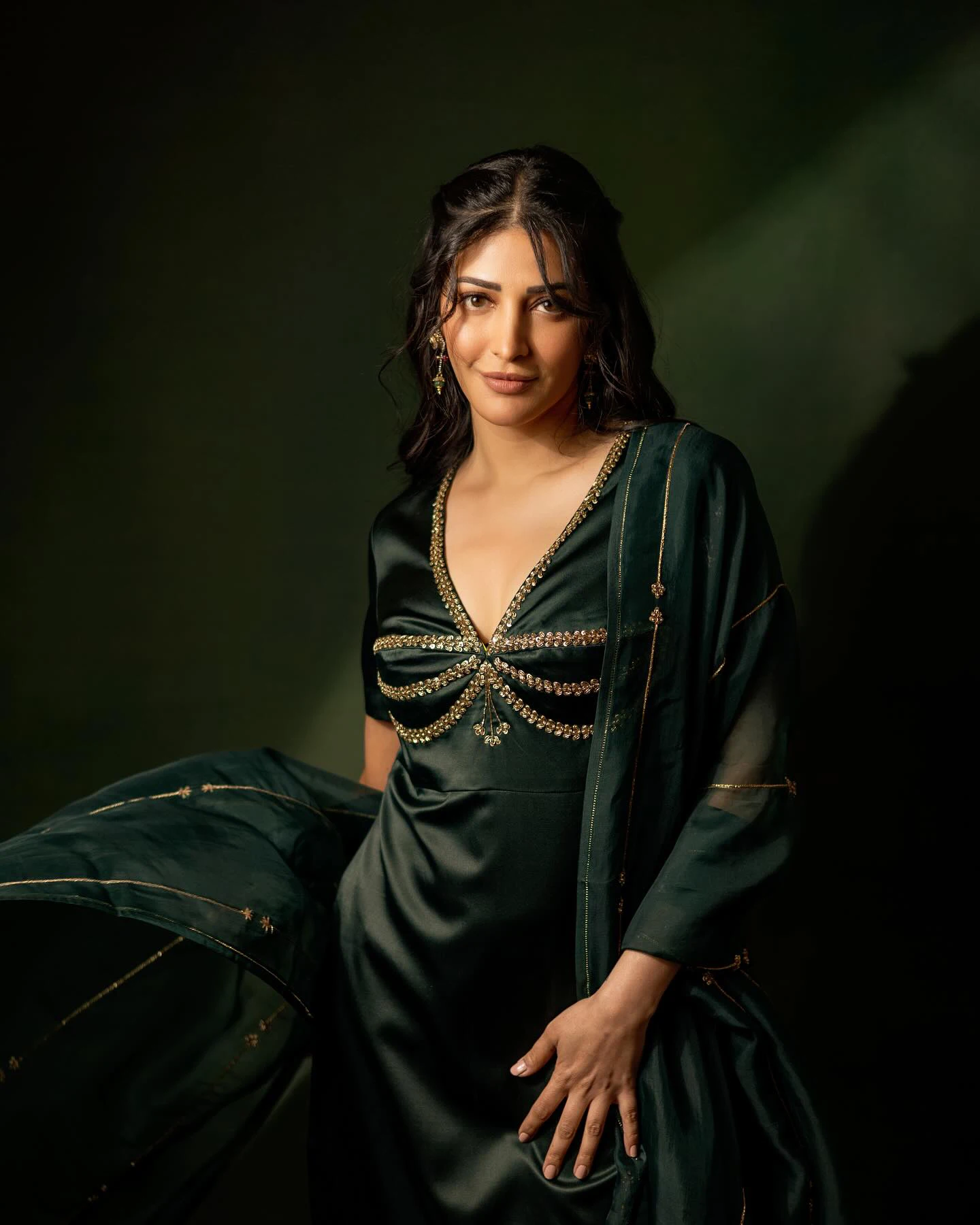 Shruti Haasan Shines in Simple Dress