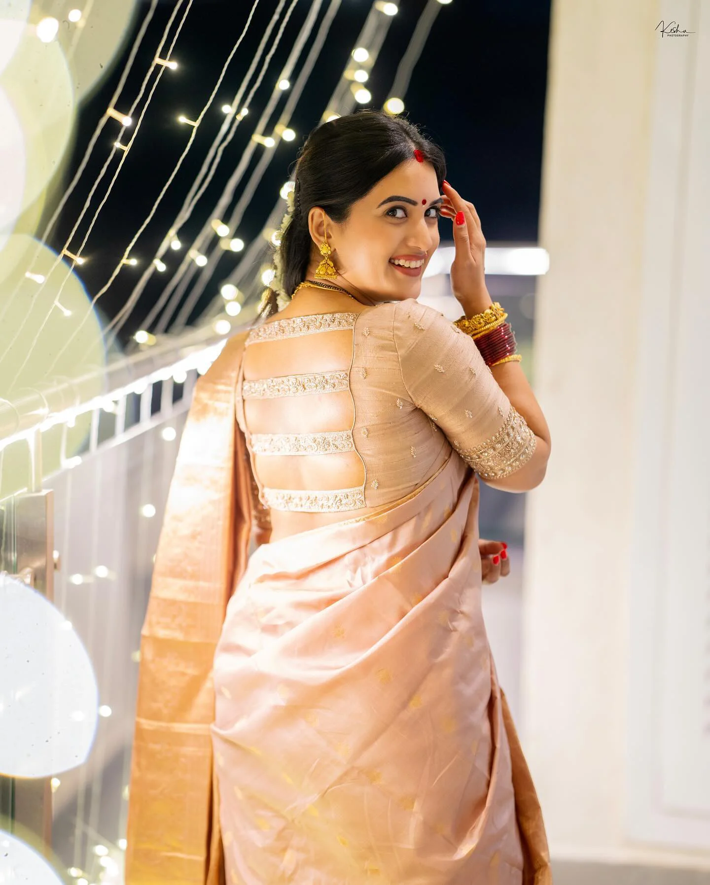 Anchor Sravanthi Chokarapu Stunning Looks in Saree on Diwali