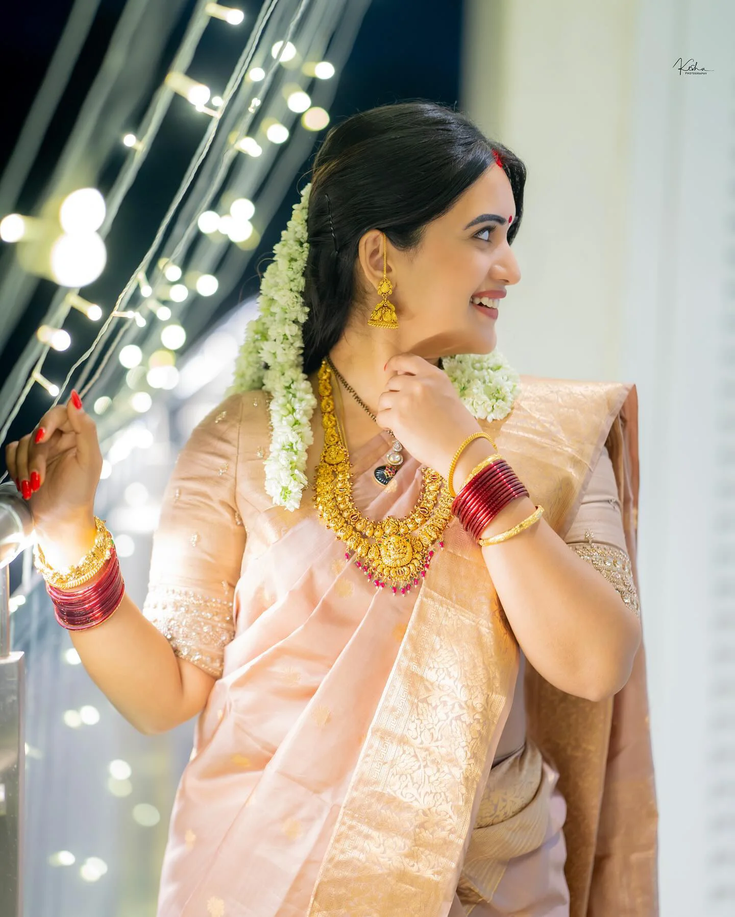 Anchor Sravanthi Chokarapu Stunning Looks in Saree on Diwali