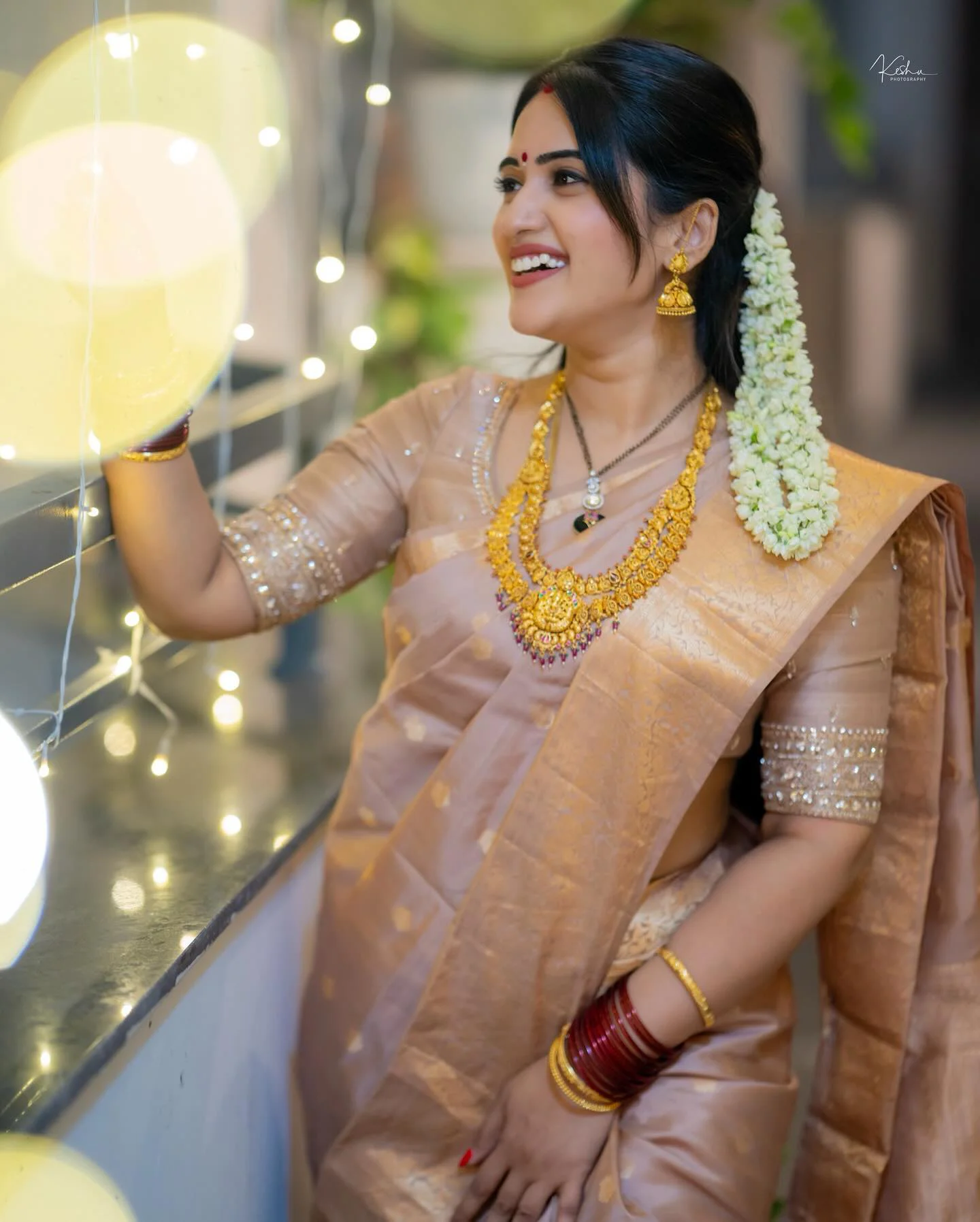 Anchor Sravanthi Chokarapu Stunning Looks in Saree on Diwali