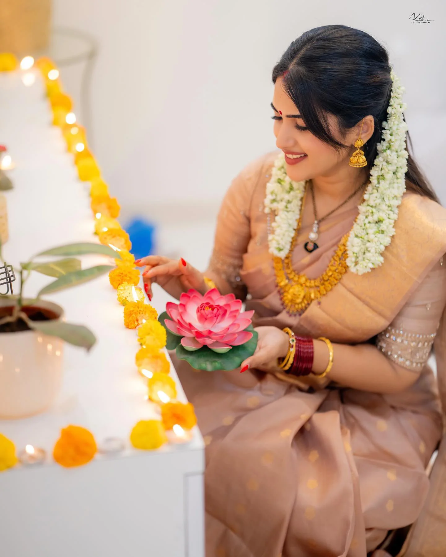 Anchor Sravanthi Chokarapu Stunning Looks in Saree on Diwali