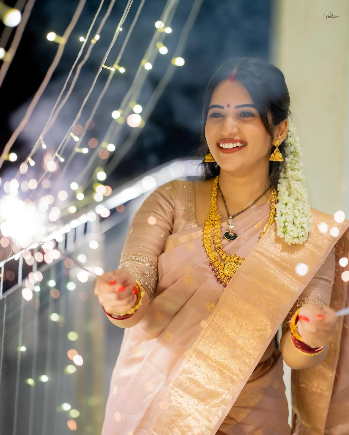 Anchor Sravanthi Chokarapu Stunning Looks in Saree on Diwali