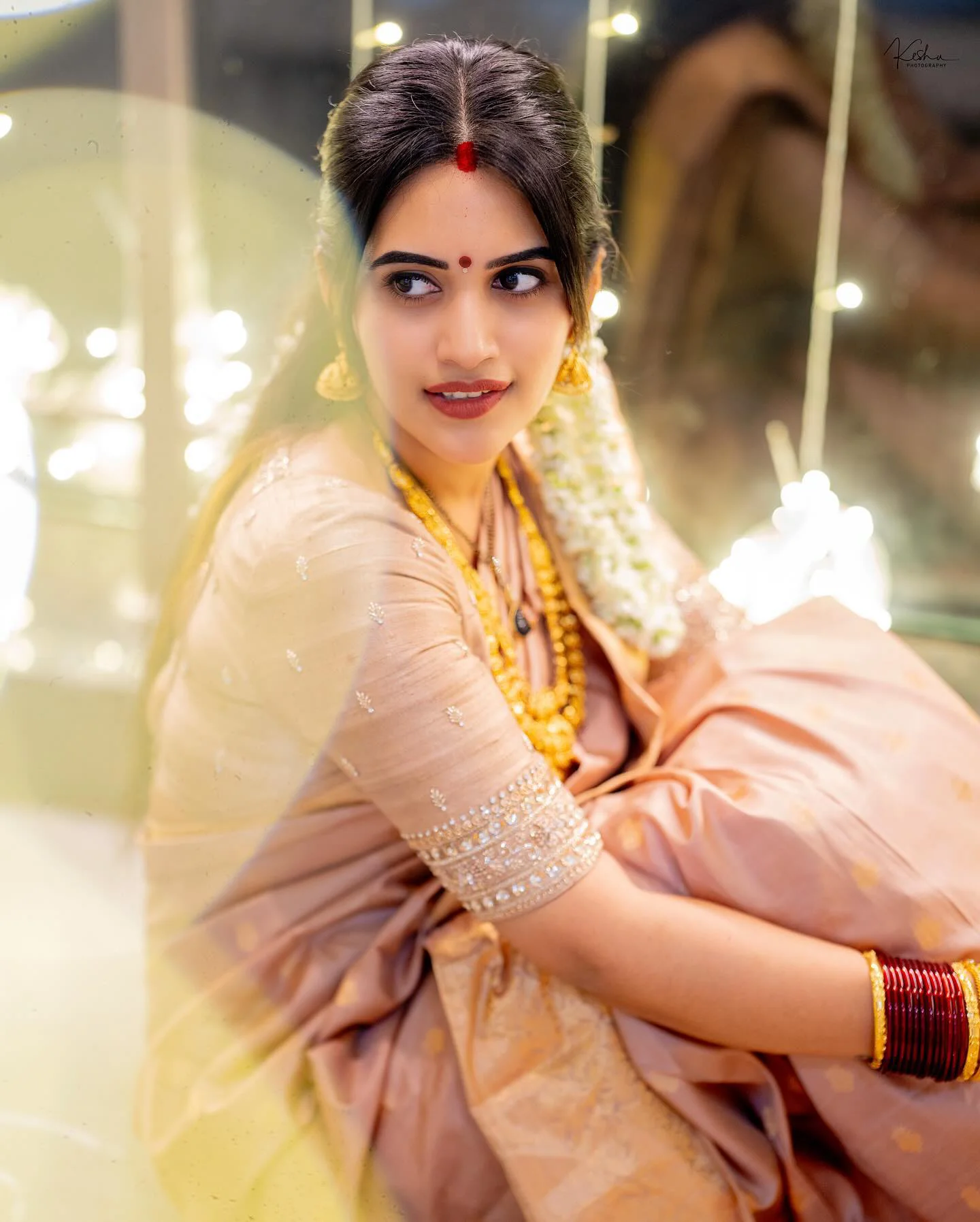 Anchor Sravanthi Chokarapu Stunning Looks in Saree on Diwali