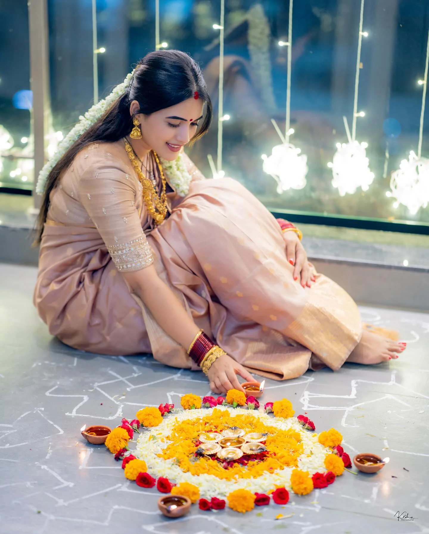 Anchor Sravanthi Chokarapu Stunning Looks in Saree on Diwali