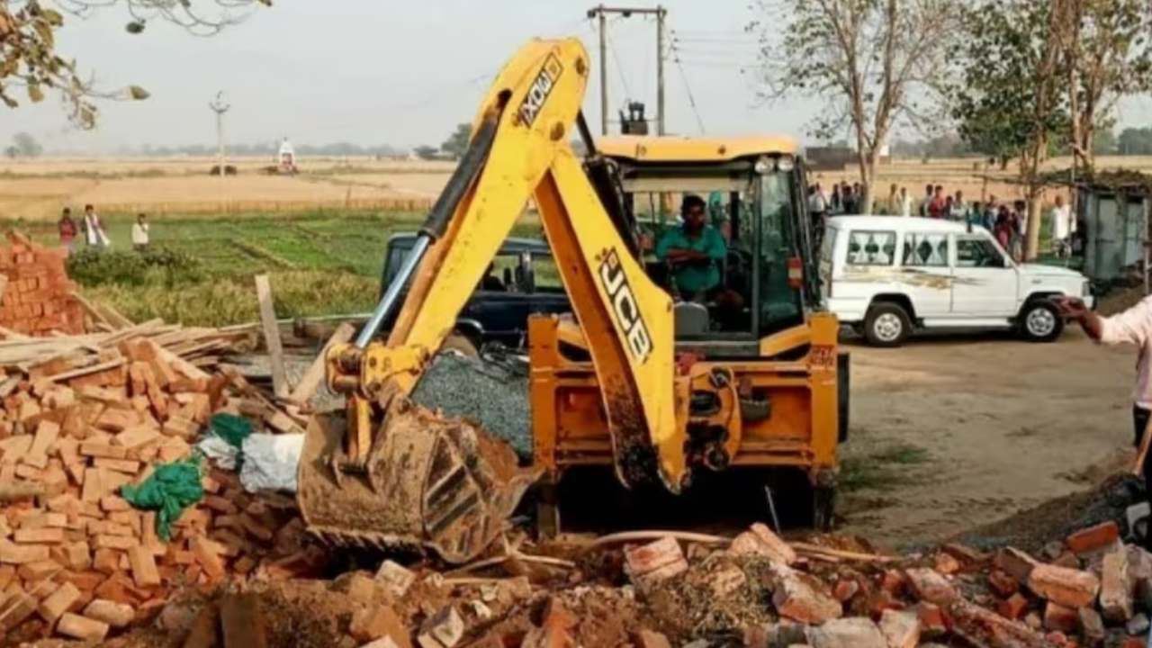 Supreme Court: నిందితుల ఇళ్లను బుల్డోజర్లతో కూల్చడంపై సుప్రీంకోర్టు సంచలన తీర్పు Supreme Court: నిందితుల ఇళ్లను బుల్డోజర్లతో కూల్చడంపై సుప్రీంకోర్టు సంచలన తీర్పు