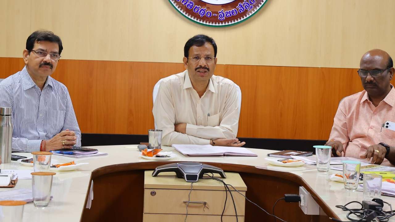 TGSRTC: కార్తీక మాసం ప్రారంభం.. ప్రయాణీకులకు గుడ్న్యూస్ చెప్పిన టీజీఎస్ఆర్టీసీ TGSRTC: కార్తీక మాసం ప్రారంభం.. ప్రయాణీకులకు గుడ్న్యూస్ చెప్పిన టీజీఎస్ఆర్టీసీ
