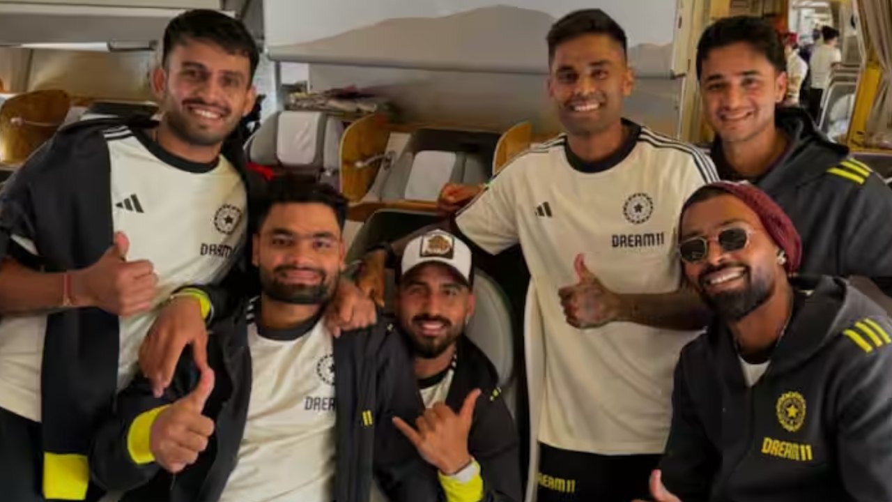 IND vs SA : దక్షిణాఫ్రికాతో టీ20 సిరీస్.. డర్బన్లో అడుగుపెట్టిన టీమ్ఇండియా.. IND vs SA : దక్షిణాఫ్రికాతో టీ20 సిరీస్.. డర్బన్లో అడుగుపెట్టిన టీమ్ఇండియా..