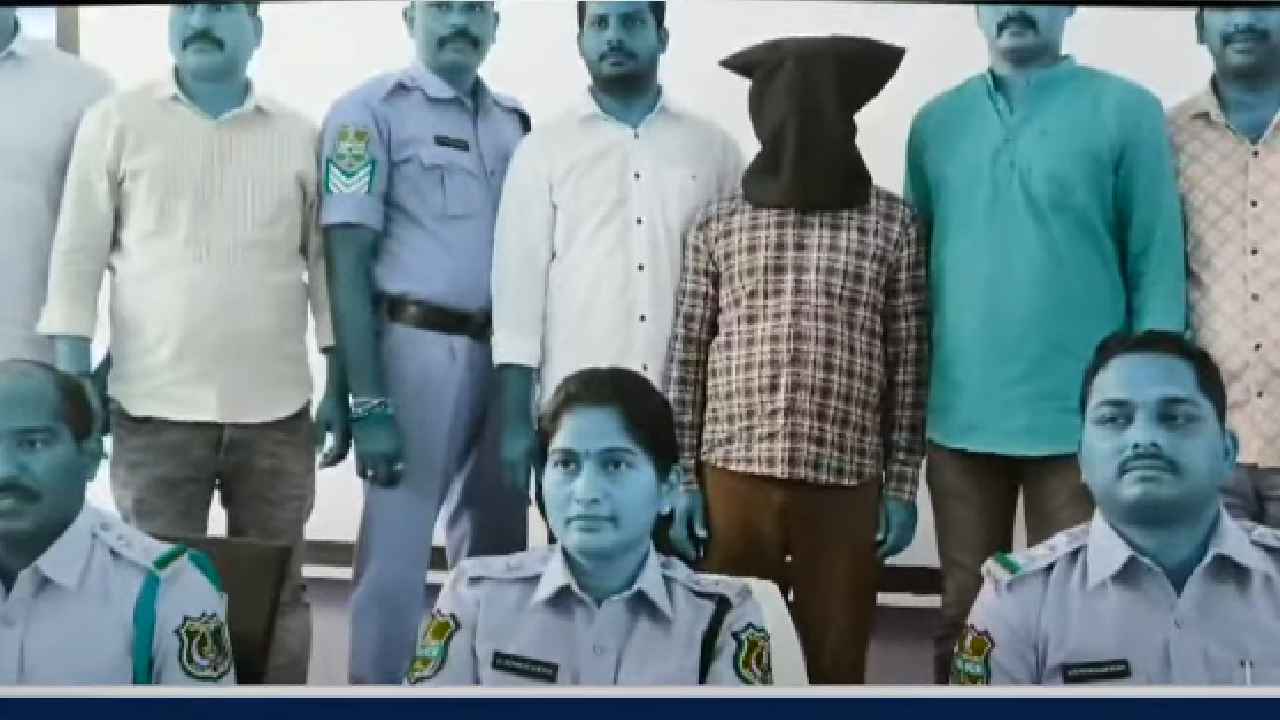 Thieves Gang : బీకేర్ ఫుల్.. చుట్టంలా వస్తారు సర్వం దోచుకెళ్తారు.. పోలీసులకు చిక్కిన ఘరానా దొంగల ముఠా.. Thieves Gang : బీకేర్ ఫుల్.. చుట్టంలా వస్తారు సర్వం దోచుకెళ్తారు.. పోలీసులకు చిక్కిన ఘరానా దొంగల ముఠా..