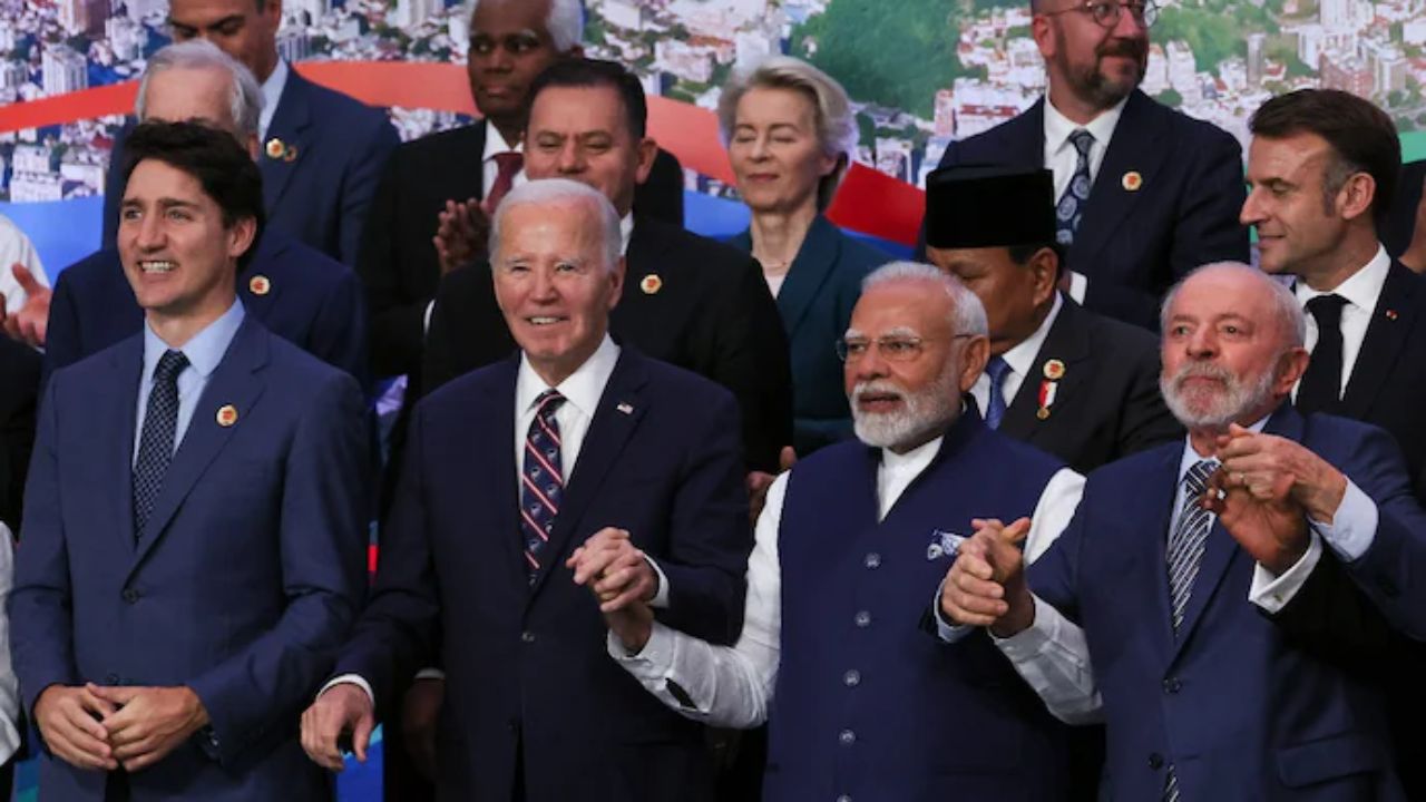 G20 family photo: ఫొటో దిగి వెళ్లి.. బైడెన్ వల్ల తిరిగి వచ్చి మళ్లీ ఫొటో దిగారు.. ఏం జరిగిందంటే? G20 family photo: ఫొటో దిగి వెళ్లి.. బైడెన్ వల్ల తిరిగి వచ్చి మళ్లీ ఫొటో దిగారు.. ఏం జరిగిందంటే?