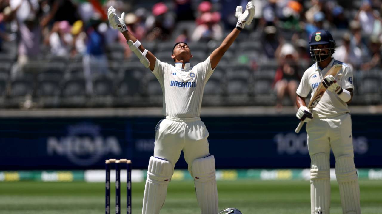 AUS vs IND : ఆస్ట్రేలియాతో తొలి టెస్టు.. యశస్వీ జైస్వాల్ సెంచరీ AUS vs IND : ఆస్ట్రేలియాతో తొలి టెస్టు.. యశస్వీ జైస్వాల్ సెంచరీ
