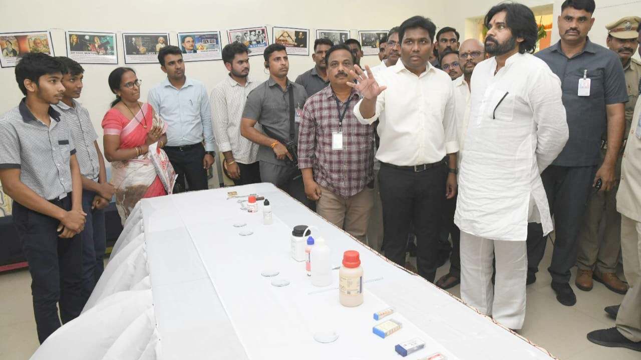 Pawan Kalyan : పిఠాపురంలో డిప్యూటీ సీఎం పవన్ కల్యాణ్ పర్యటన.. జగన్పై సెటైర్లు Pawan Kalyan : పిఠాపురంలో డిప్యూటీ సీఎం పవన్ కల్యాణ్ పర్యటన.. జగన్పై సెటైర్లు