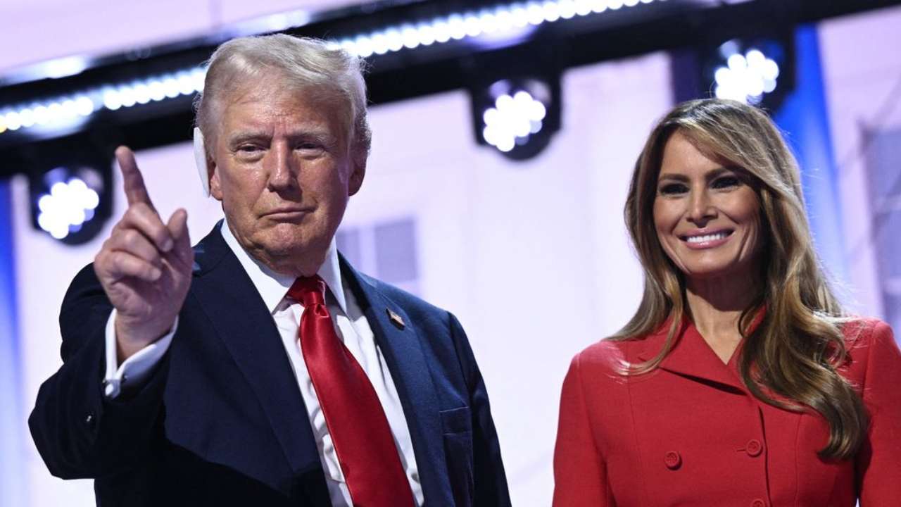 US Elections 2024 : అమెరికా వ్యక్తికి చేదు అనుభవం.. ఎన్నికల్లో ట్రంప్కు ఓటు వేశాడు.. కోపంతో భార్య విడాకుల నోటీసు పంపింది! US Elections 2024 : అమెరికా వ్యక్తికి చేదు అనుభవం.. ఎన్నికల్లో ట్రంప్కు ఓటు వేశాడు.. కోపంతో భార్య విడాకుల నోటీసు పంపింది!
