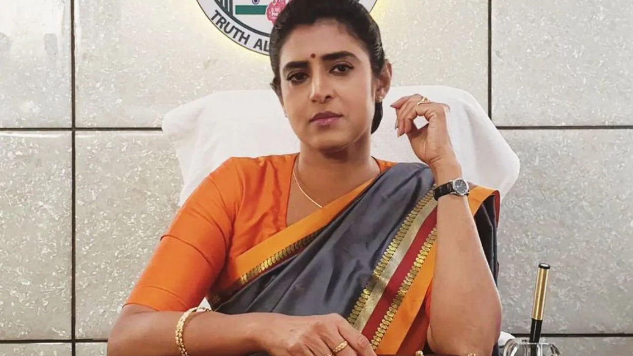 Kasthuri : చెన్నైలో పరారయి ఏపీలో దొరికిన నటి కస్తూరి.. పోలీసుల అదుపులో కస్తూరి.. Kasthuri : చెన్నైలో పరారయి ఏపీలో దొరికిన నటి కస్తూరి.. పోలీసుల అదుపులో కస్తూరి..