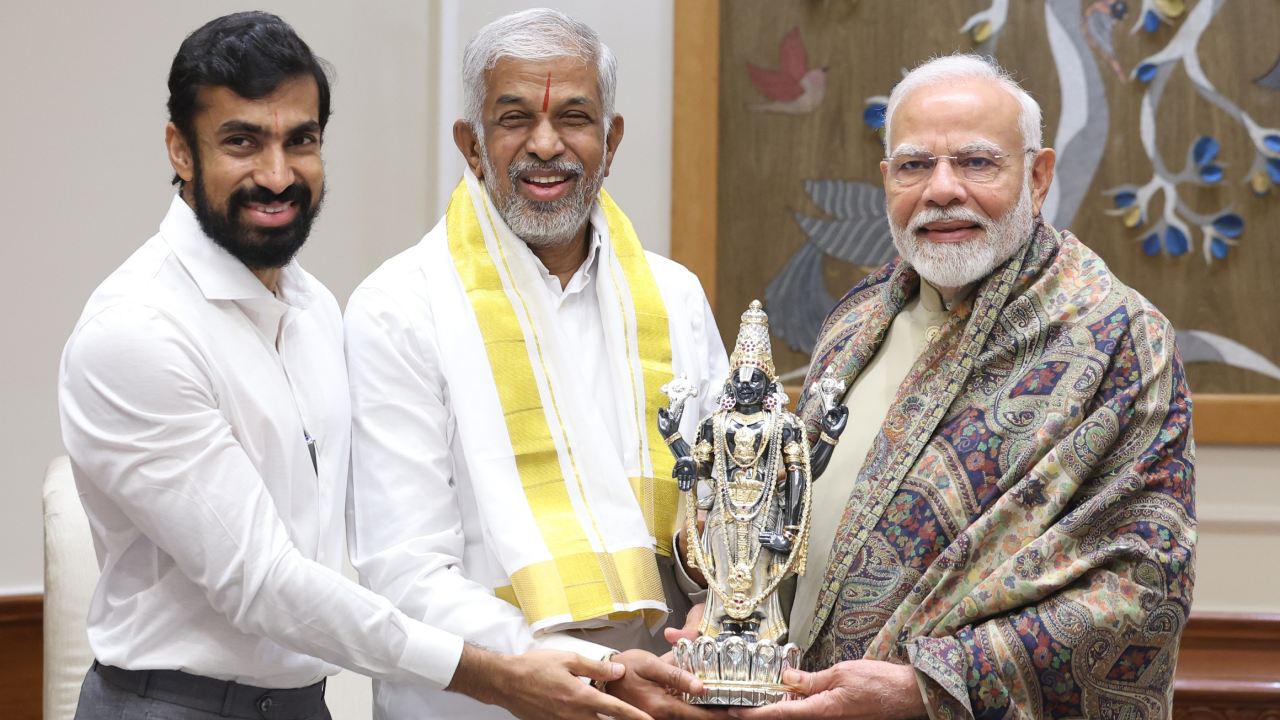 PM Modi – Jupally Rameshwar Rao : ప్రధాని మోదీని కలిసిన మైహోమ్ గ్రూప్ చైర్మన్ జూపల్లి రామేశ్వర్ రావు, రామురావు PM Modi – Jupally Rameshwar Rao : ప్రధాని మోదీని కలిసిన మైహోమ్ గ్రూప్ చైర్మన్ జూపల్లి రామేశ్వర్ రావు, రామురావు