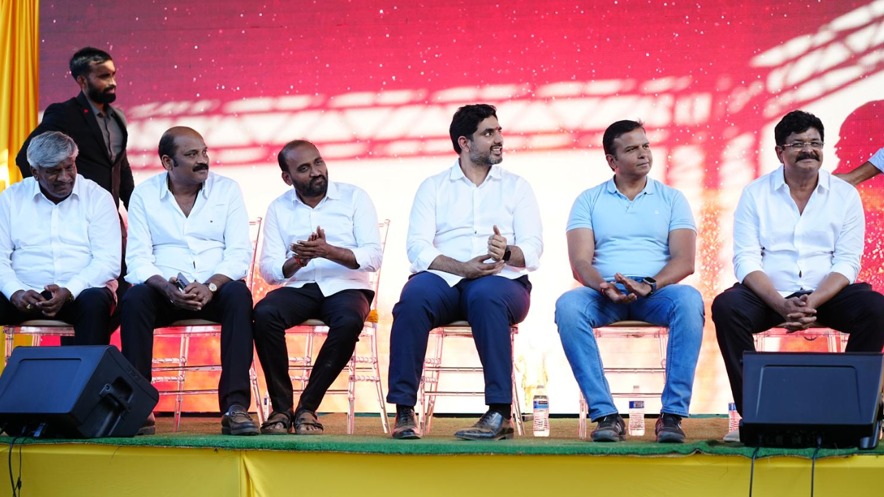 Nara Lokesh: రెడ్ బుక్ చాప్టర్ 3 మామూలుగా ఉండదు: నారా లోకేశ్ హాట్ కామెంట్స్ Nara Lokesh: రెడ్ బుక్ చాప్టర్ 3 మామూలుగా ఉండదు: నారా లోకేశ్ హాట్ కామెంట్స్