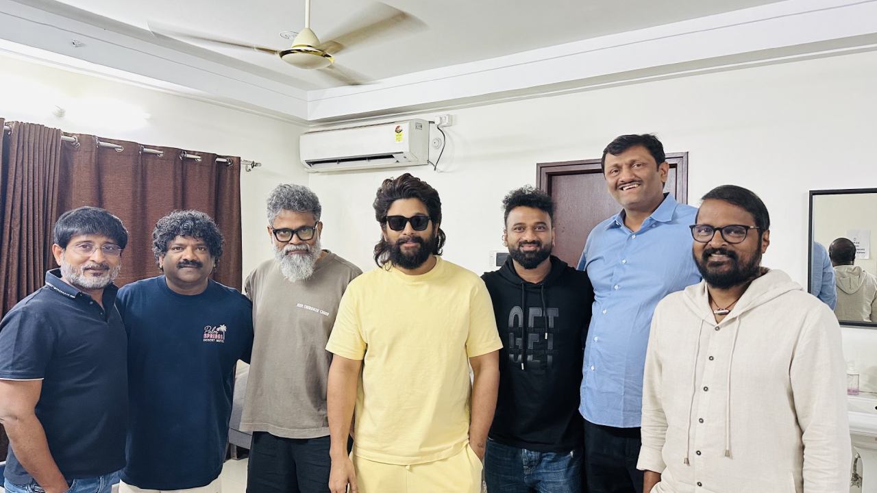 Pushpa 2 : ట్రైలర్ సక్సెస్ తర్వాత ఎంజాయ్ చేస్తున్న పుష్ప 2 టీమ్.. ఫోటోలు వైరల్ Pushpa 2 : ట్రైలర్ సక్సెస్ తర్వాత ఎంజాయ్ చేస్తున్న పుష్ప 2 టీమ్.. ఫోటోలు వైరల్
