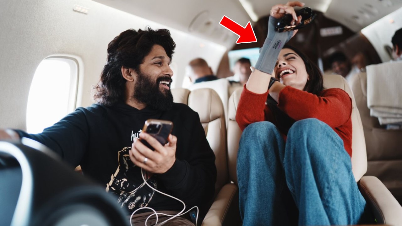 Allu Arjun – Rashmika : విమానంలో పుష్ప – శ్రీవల్లి సందడి.. రష్మిక చేతికి ఏమైంది..? Allu Arjun – Rashmika : విమానంలో పుష్ప – శ్రీవల్లి సందడి.. రష్మిక చేతికి ఏమైంది..?