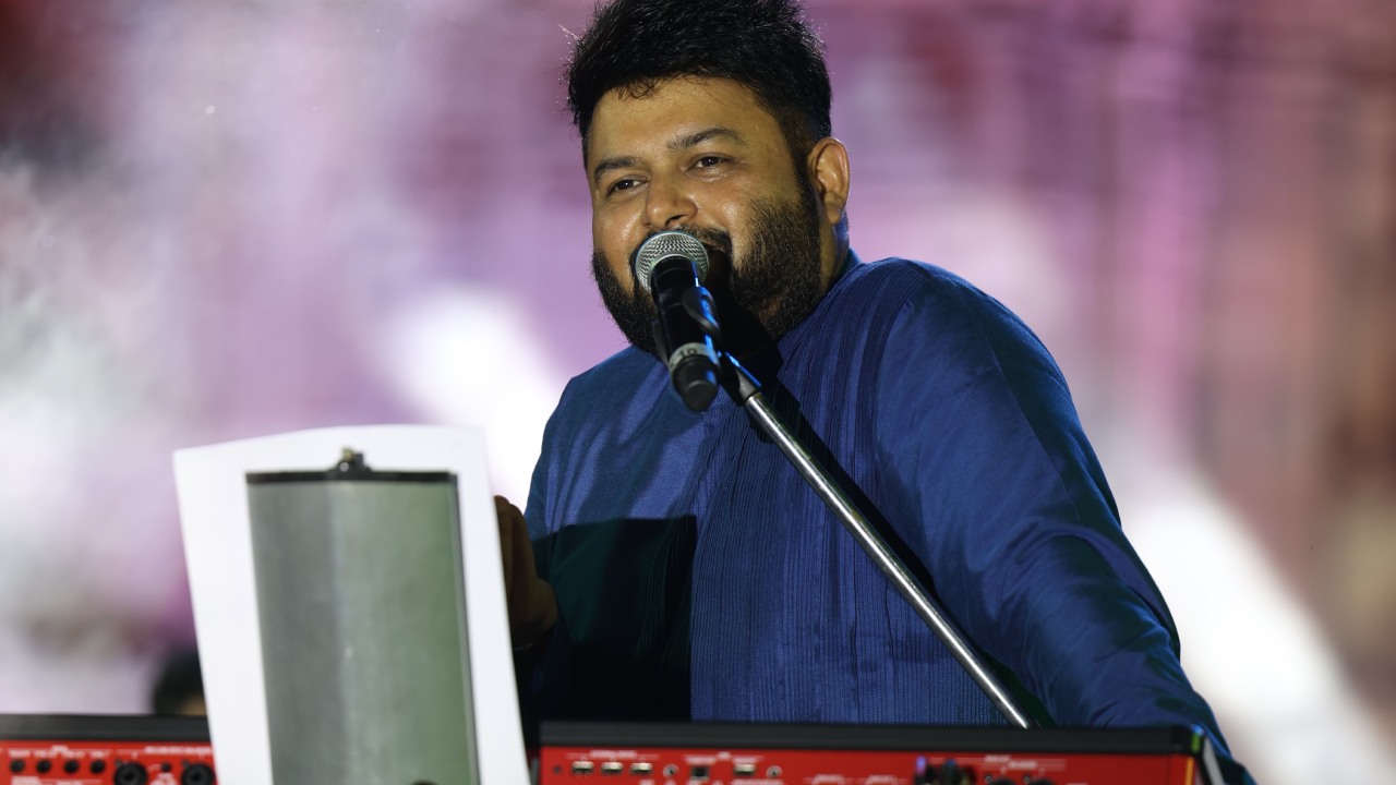 Thaman : తమన్ బర్త్ డే.. ఎక్స్క్లూజివ్ ఇంటర్వ్యూ.. గేమ్ ఛేంజర్, ఓజి, అఖండ 2, పుష్ప 2 అప్డేట్స్ ఇచ్చిన తమన్.. Thaman : తమన్ బర్త్ డే.. ఎక్స్క్లూజివ్ ఇంటర్వ్యూ.. గేమ్ ఛేంజర్, ఓజి, అఖండ 2, పుష్ప 2 అప్డేట్స్ ఇచ్చిన తమన్..