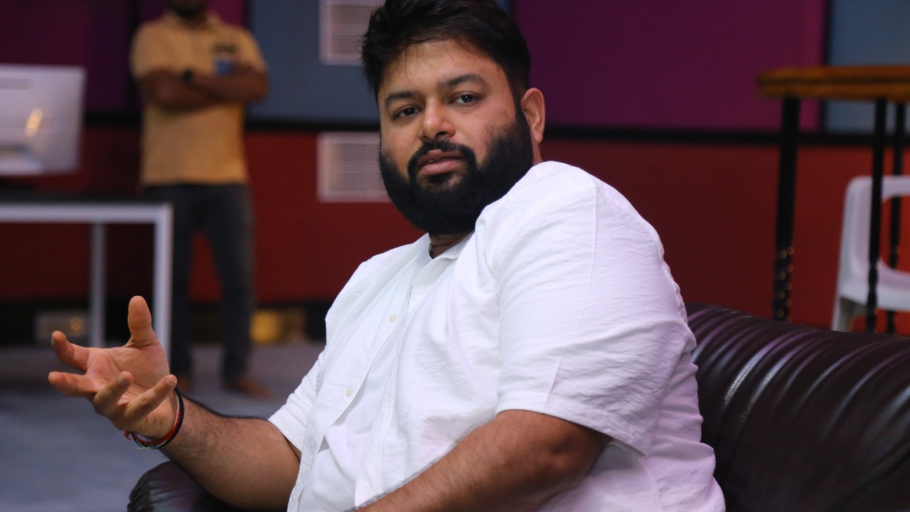 Thaman : మెగా వర్సెస్ నందమూరి.. మధ్యలో తమన్.. సంక్రాంతిని ఏం చేస్తాడో.. Thaman : మెగా వర్సెస్ నందమూరి.. మధ్యలో తమన్.. సంక్రాంతిని ఏం చేస్తాడో..