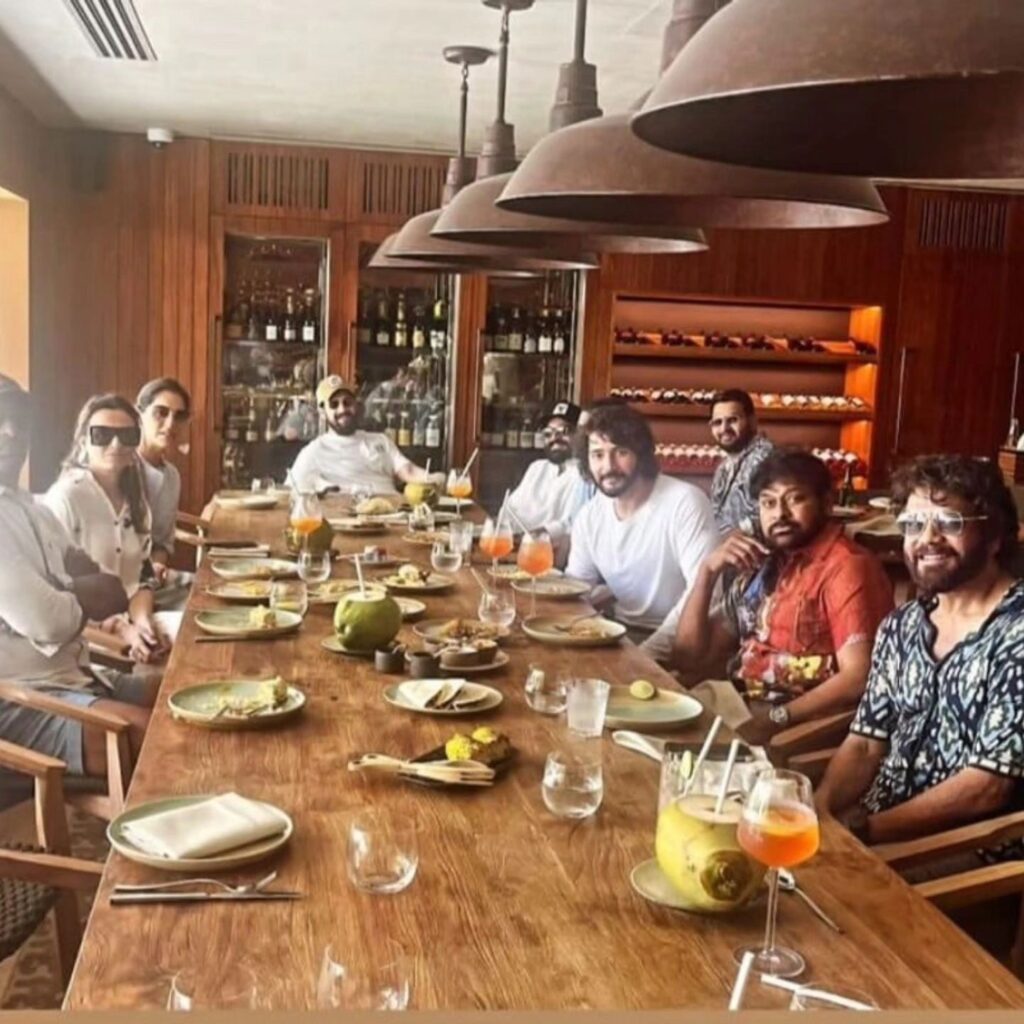 Chiranjeevi Nagarjuna Ram Charan Mahesh Babu Tollywood Stars Enjoying in Maldives Photo goes Viral 