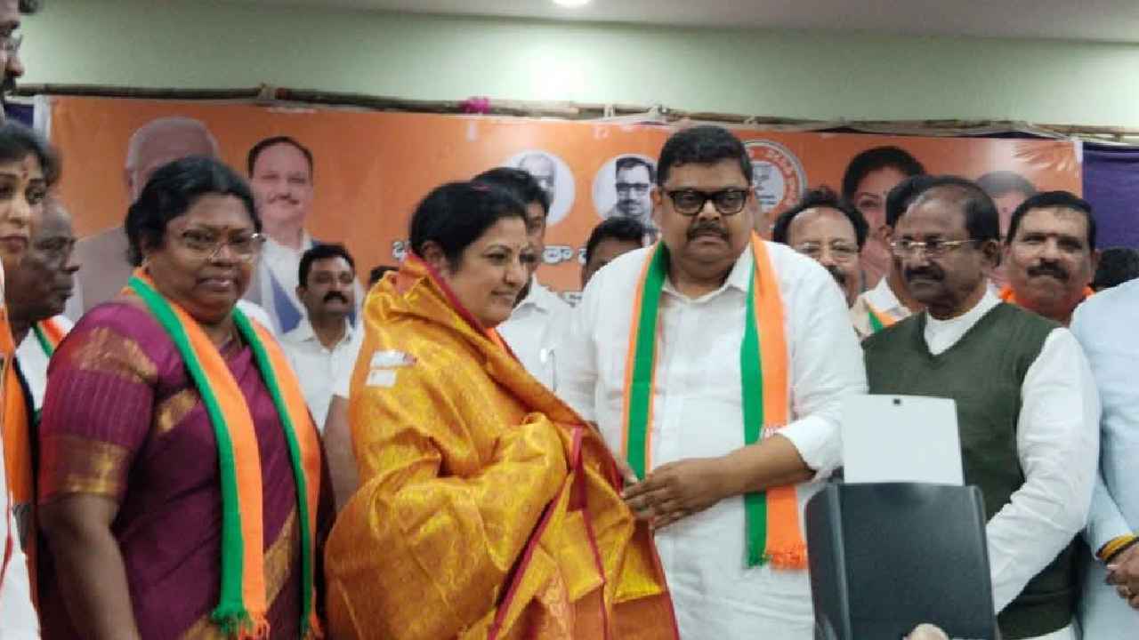 Adari Anand Joins Bjp
