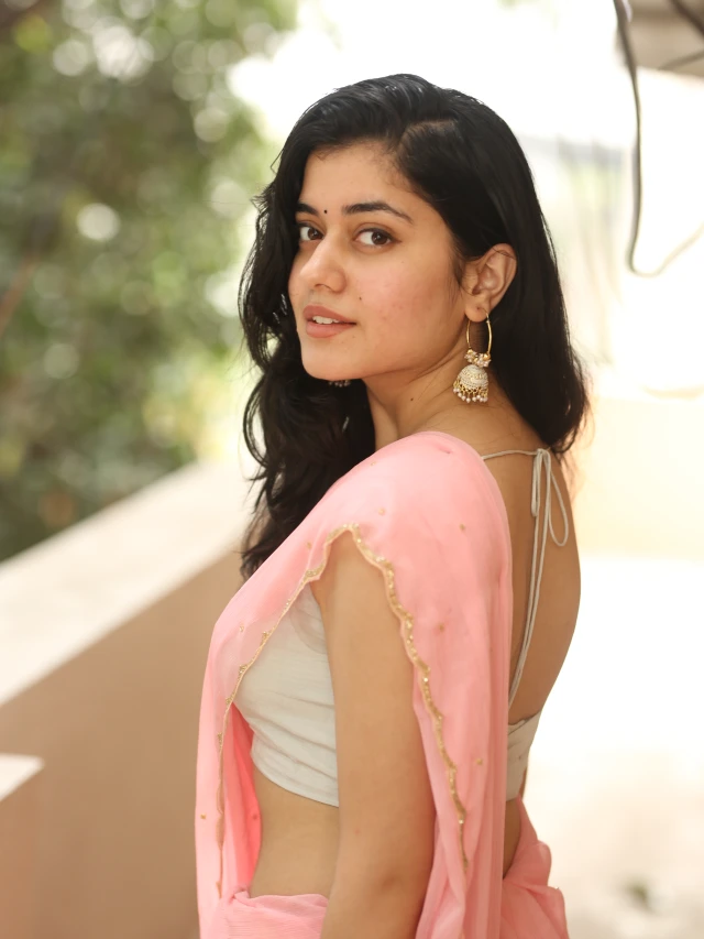 Aishwarya Sharma Stunning Looks in Saree