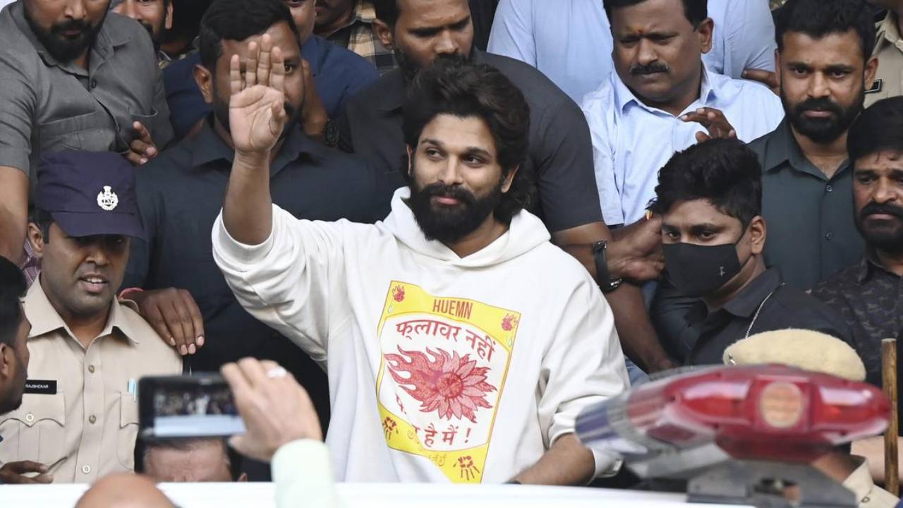 సినిమా కలెక్షన్ల మీద ధ్యాస తప్ప.. ప్రజలు ఏమైతున్నరో పట్టదా..? కాంగ్రెస్ ఎంపీ ఫైర్ సినిమా కలెక్షన్ల మీద ధ్యాస తప్ప.. ప్రజలు ఏమైతున్నరో పట్టదా..? కాంగ్రెస్ ఎంపీ ఫైర్