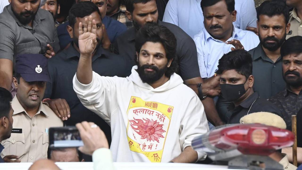 Allu Arjun: సంధ్య థియేటర్ ఘటనపై కేసులో బిగ్ ట్విస్ట్.. పోలీసుల దర్యాప్తు ముమ్మరం Allu Arjun: సంధ్య థియేటర్ ఘటనపై కేసులో బిగ్ ట్విస్ట్.. పోలీసుల దర్యాప్తు ముమ్మరం