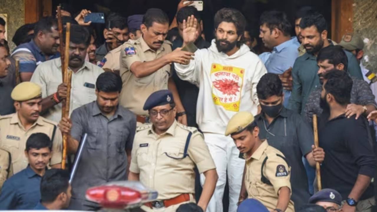Allu Arjun: చంచల్గూడ జైలు నుంచి సినీ హీరో అల్లు అర్జున్ విడుదల Allu Arjun: చంచల్గూడ జైలు నుంచి సినీ హీరో అల్లు అర్జున్ విడుదల