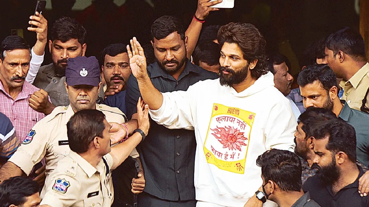 Allu Arjun : అల్లు అర్జున్ను ఉద్దేశ్యపూర్వకంగానే రాత్రంతా జైలులో ఉంచారా? Allu Arjun : అల్లు అర్జున్ను ఉద్దేశ్యపూర్వకంగానే రాత్రంతా జైలులో ఉంచారా?