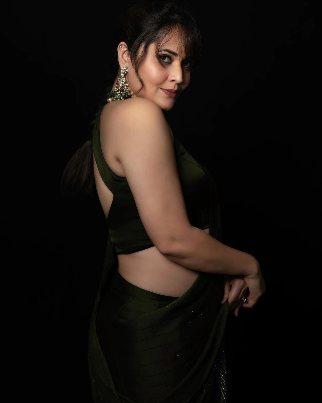 Anasuya Bharadwaj Beautiful Looks in Saree