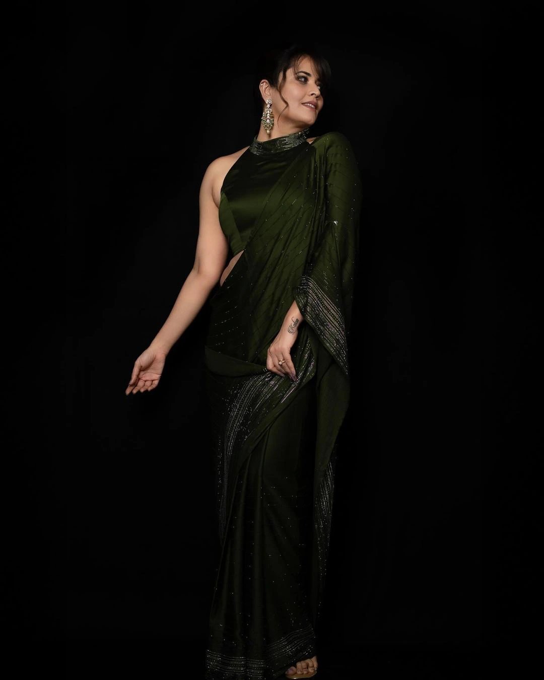 Anasuya Bharadwaj Beautiful Looks in Saree