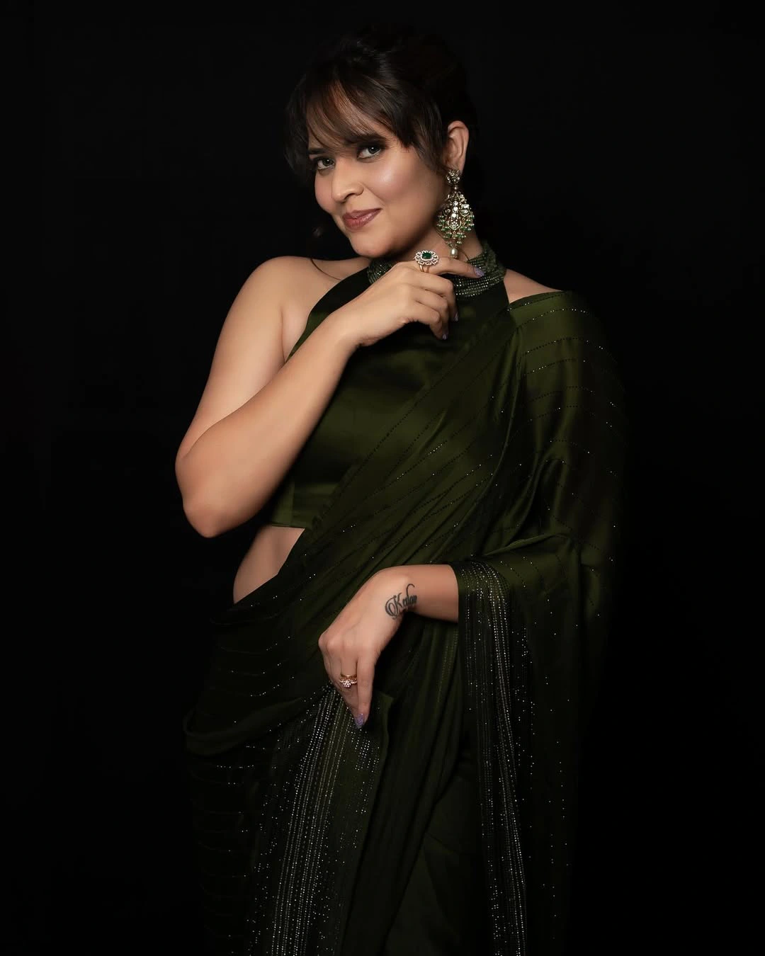 Anasuya Bharadwaj Beautiful Looks in Saree