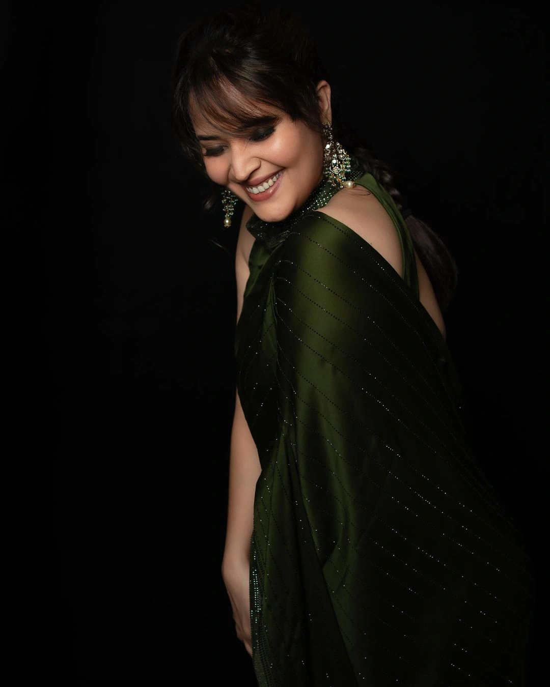 Anasuya Bharadwaj Beautiful Looks in Saree