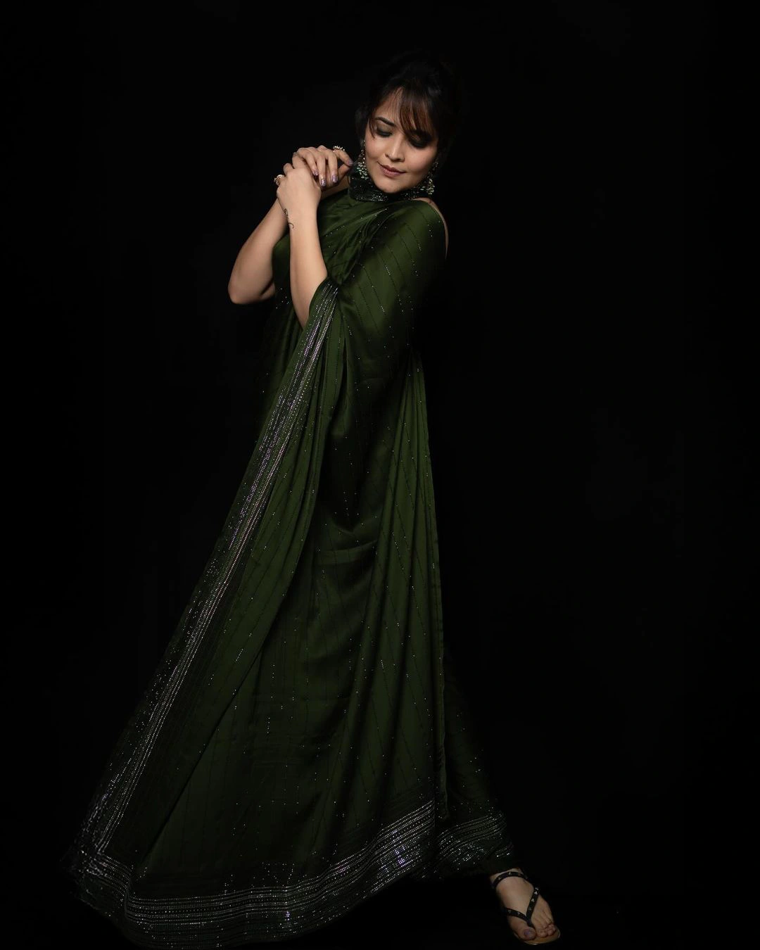 Anasuya Bharadwaj Beautiful Looks in Saree