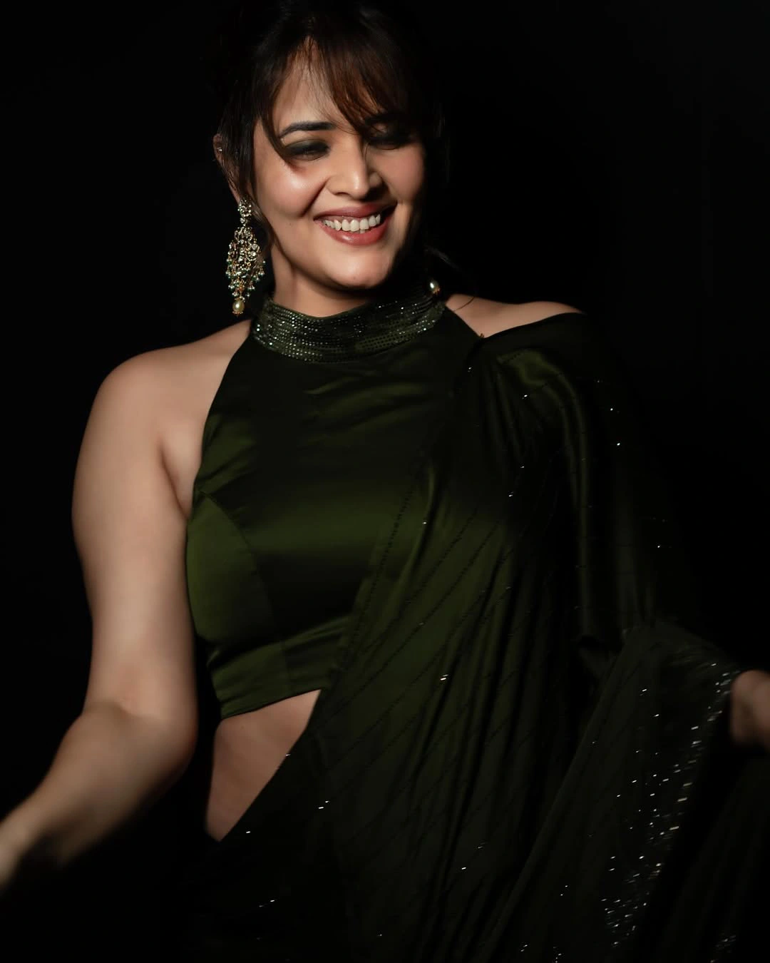 Anasuya Bharadwaj Beautiful Looks in Saree