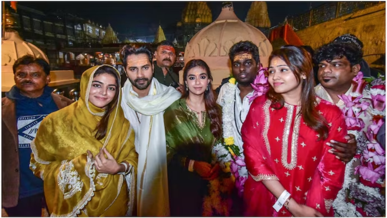 Baby John : బేబీ జాన్ రిలీజ్ కి ముందు.. మహాకాళేశ్వరలో ప్రత్యేక పూజలు చేసిన టీమ్.. Baby John : బేబీ జాన్ రిలీజ్ కి ముందు.. మహాకాళేశ్వరలో ప్రత్యేక పూజలు చేసిన టీమ్..