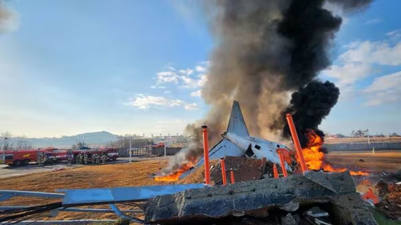Air plane crash: వామ్మో ఘోర విమాన ప్రమాదాలు.. ఈ నెలలో ఎక్కడెక్కడ, ఎన్ని జరిగాయో తెలుసా? Air plane crash: వామ్మో ఘోర విమాన ప్రమాదాలు.. ఈ నెలలో ఎక్కడెక్కడ, ఎన్ని జరిగాయో తెలుసా?