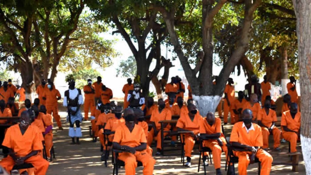 Hundreds escape Mozambique prison amid election protests