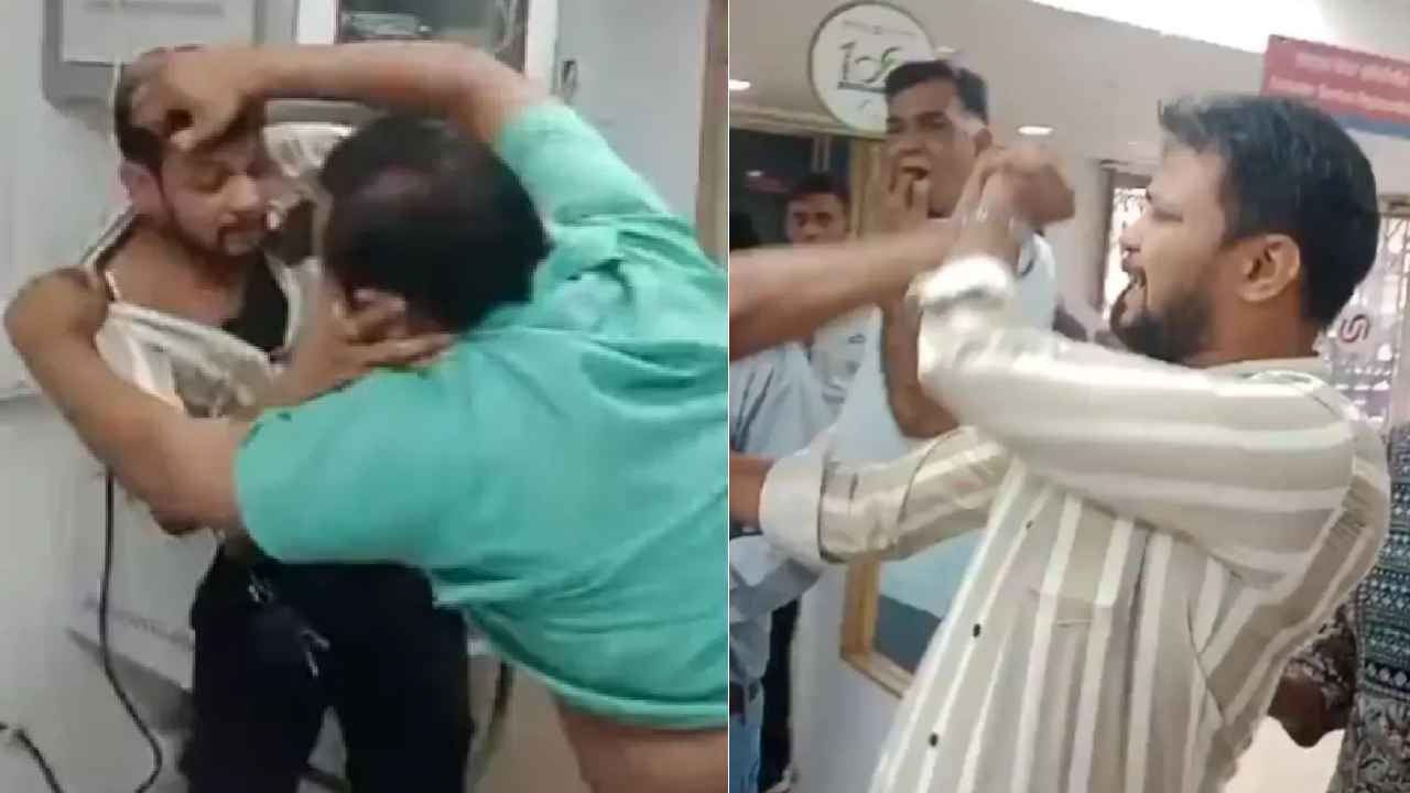 Customer Assaults Bank Manager : ట్యాక్స్ డిడక్షన్ వివాదం.. బ్యాంకు మేనేజర్పై కస్టమర్ దాడి.. వీడియో వైరల్ Customer Assaults Bank Manager : ట్యాక్స్ డిడక్షన్ వివాదం.. బ్యాంకు మేనేజర్పై కస్టమర్ దాడి.. వీడియో వైరల్