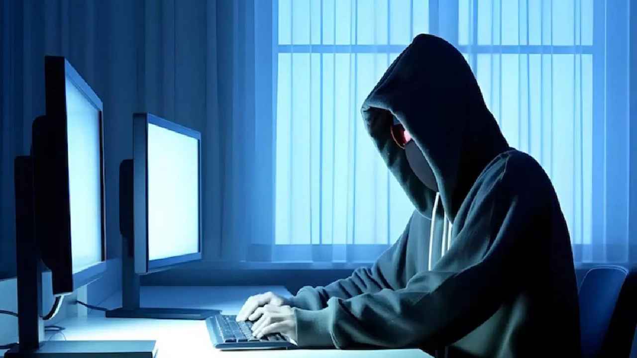 Cyber Crime : ఏపీలో రెచ్చిపోతున్న సైబర్ నేరగాళ్లు.. డిజిటల్ అరెస్ట్ పేరుతో బెదిరింపులు.. Cyber Crime : ఏపీలో రెచ్చిపోతున్న సైబర్ నేరగాళ్లు.. డిజిటల్ అరెస్ట్ పేరుతో బెదిరింపులు..