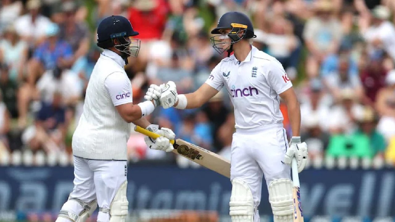England : టెస్టు క్రికెట్ చరిత్రలో 5 లక్షల పరుగులు చేసిన తొలి జట్టుగా ఇంగ్లాండ్.. భారత్ రన్స్ ఎన్నంటే..? England : టెస్టు క్రికెట్ చరిత్రలో 5 లక్షల పరుగులు చేసిన తొలి జట్టుగా ఇంగ్లాండ్.. భారత్ రన్స్ ఎన్నంటే..?