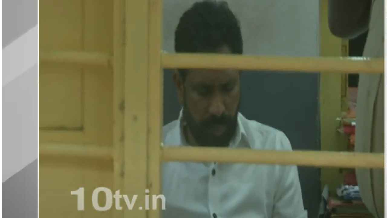 Errolla Srinivas : బీఆర్ఎస్ నేత ఎర్రోళ్ల శ్రీనివాస్ కు బెయిల్ మంజూరు చేసిన నాంపల్లి కోర్టు.. Errolla Srinivas : బీఆర్ఎస్ నేత ఎర్రోళ్ల శ్రీనివాస్ కు బెయిల్ మంజూరు చేసిన నాంపల్లి కోర్టు..