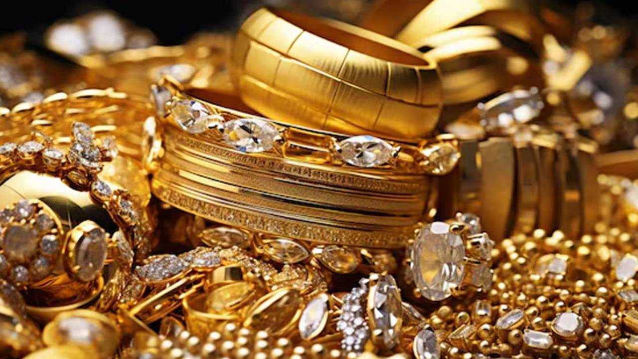 Gold Rates: తెలుగు రాష్ట్రాల్లో పసిడి ధరలు ఎంత ఉన్నాయో తెలుసా? Gold Rates: తెలుగు రాష్ట్రాల్లో పసిడి ధరలు ఎంత ఉన్నాయో తెలుసా?