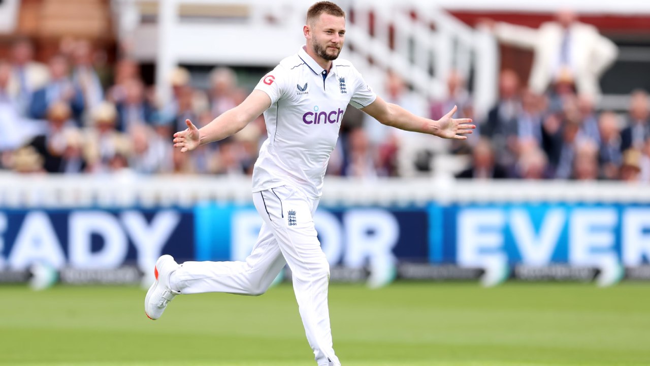 NZ vs ENG : ఐపీఎల్లో అన్సోల్డ్.. కట్ చేస్తే.. న్యూజిలాండ్ పై హ్యాట్రిక్ సాధించిన ఇంగ్లీష్ పేసర్ NZ vs ENG : ఐపీఎల్లో అన్సోల్డ్.. కట్ చేస్తే.. న్యూజిలాండ్ పై హ్యాట్రిక్ సాధించిన ఇంగ్లీష్ పేసర్