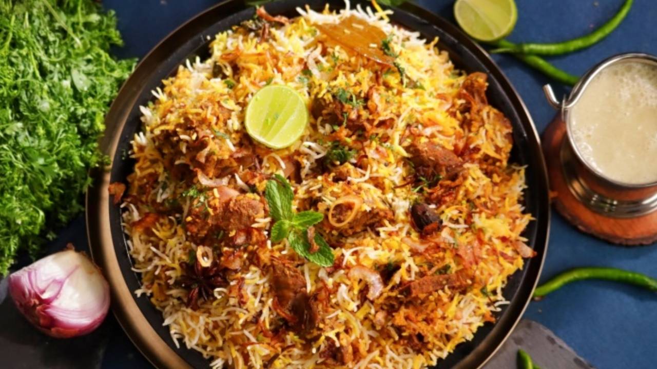 Indian Dishes: వరల్డ్ బెస్ట్-100 వంటకాల్లో హైదరాబాద్ బిర్యానీకి చోటు.. భారత్ నుంచి నాలుగు వంటకాలు.. అవేవో తెలుసా? Indian Dishes: వరల్డ్ బెస్ట్-100 వంటకాల్లో హైదరాబాద్ బిర్యానీకి చోటు.. భారత్ నుంచి నాలుగు వంటకాలు.. అవేవో తెలుసా?