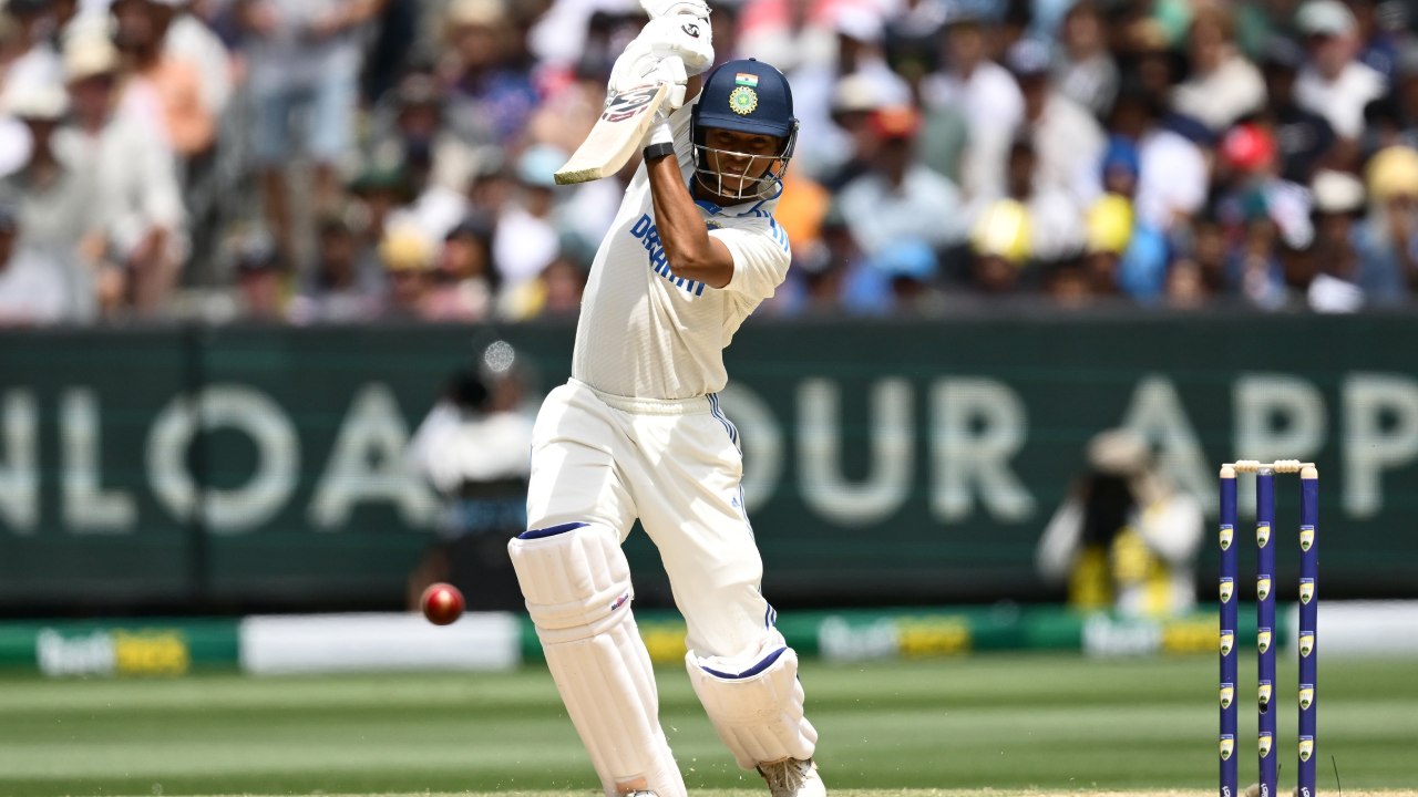 IND vs AUS 4th test : ముగిసిన రెండో రోజు ఆట.. కష్టాల్లో భారత్.. పొంచి ఉన్న ఫాలో ఆన్ గండం.. IND vs AUS 4th test : ముగిసిన రెండో రోజు ఆట.. కష్టాల్లో భారత్.. పొంచి ఉన్న ఫాలో ఆన్ గండం..