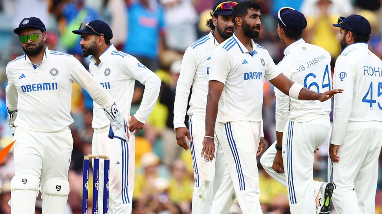 IND vs AUS: మూడో టెస్టు.. తొలి ఇన్నింగ్స్లో ఆస్ట్రేలియా ఆలౌట్.. బుమ్రాకు 6 వికెట్లు IND vs AUS: మూడో టెస్టు.. తొలి ఇన్నింగ్స్లో ఆస్ట్రేలియా ఆలౌట్.. బుమ్రాకు 6 వికెట్లు