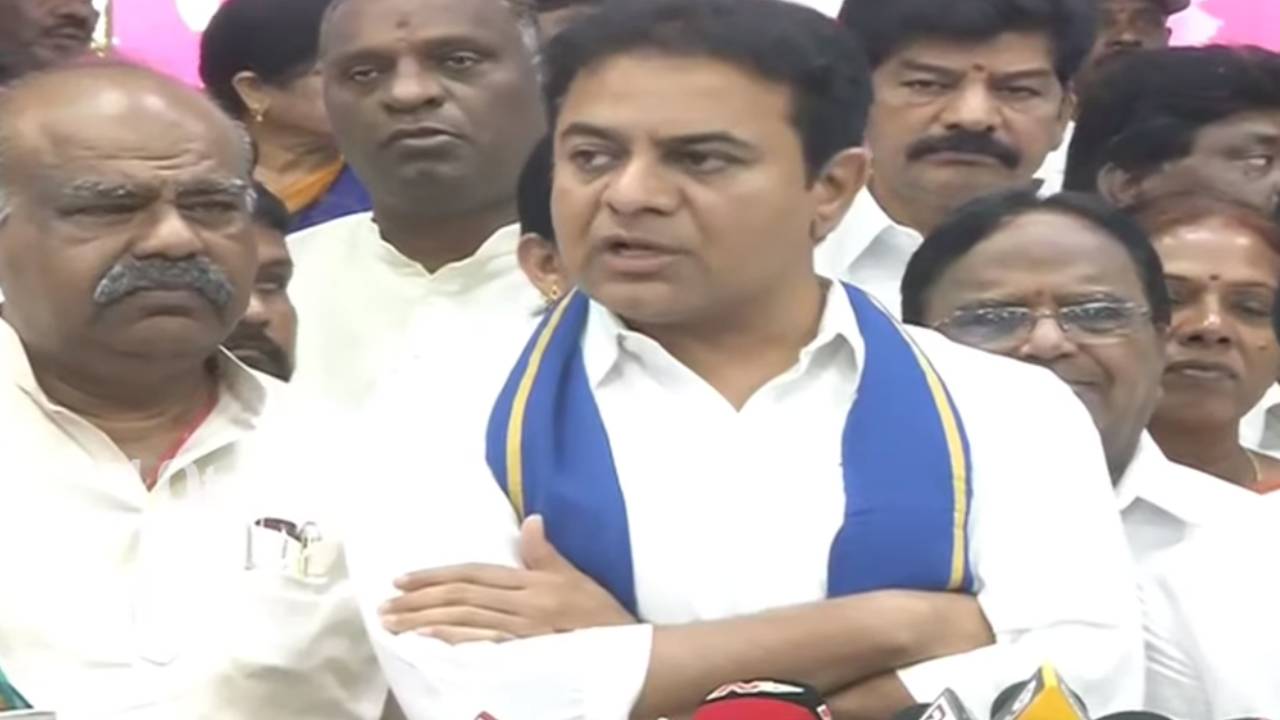 KTR: రేవంత్ రెడ్డికి కేటీఆర్ కీలక సూచన.. నువ్వు అలాచేస్తే తప్పకుండా గౌరవిస్తాం KTR: రేవంత్ రెడ్డికి కేటీఆర్ కీలక సూచన.. నువ్వు అలాచేస్తే తప్పకుండా గౌరవిస్తాం